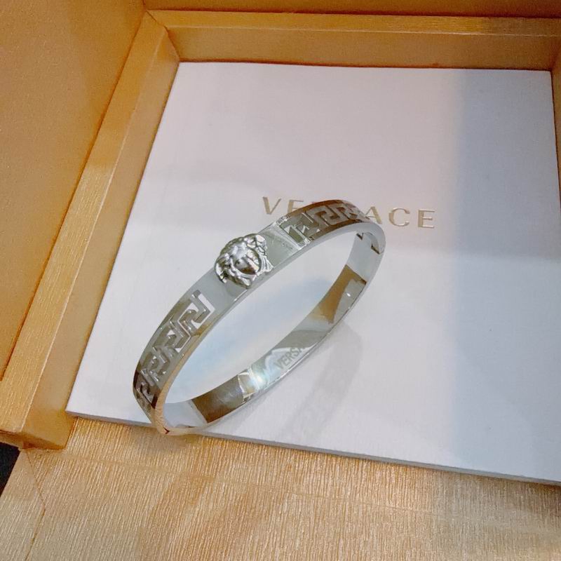 Versace bracelet 11yxx13